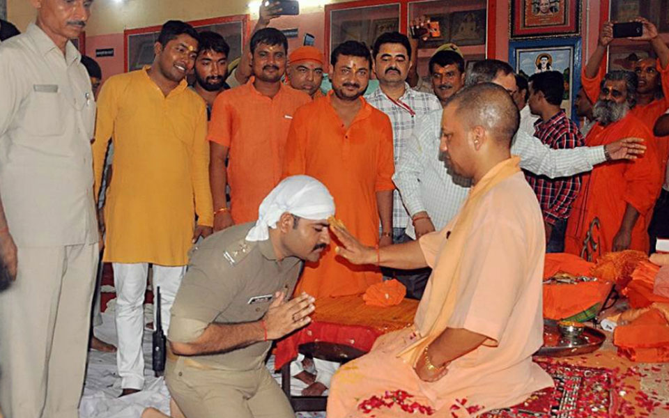 Uniformed policeman bows to UP CM, garlands him to trigger controversy