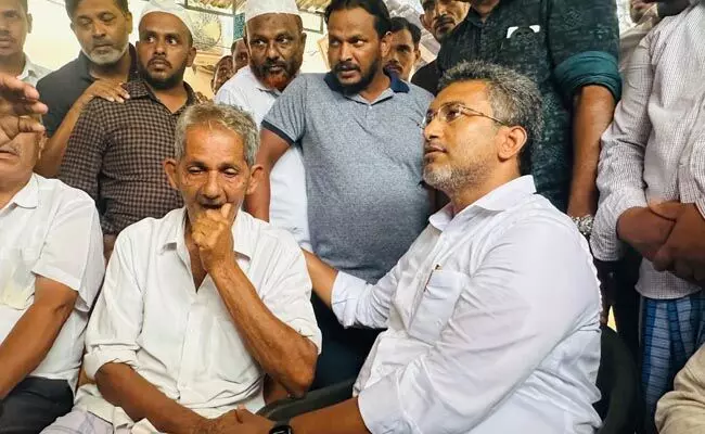 KPCC General Secretary Inayath Ali visits house of murder victim Abdul Rahiman