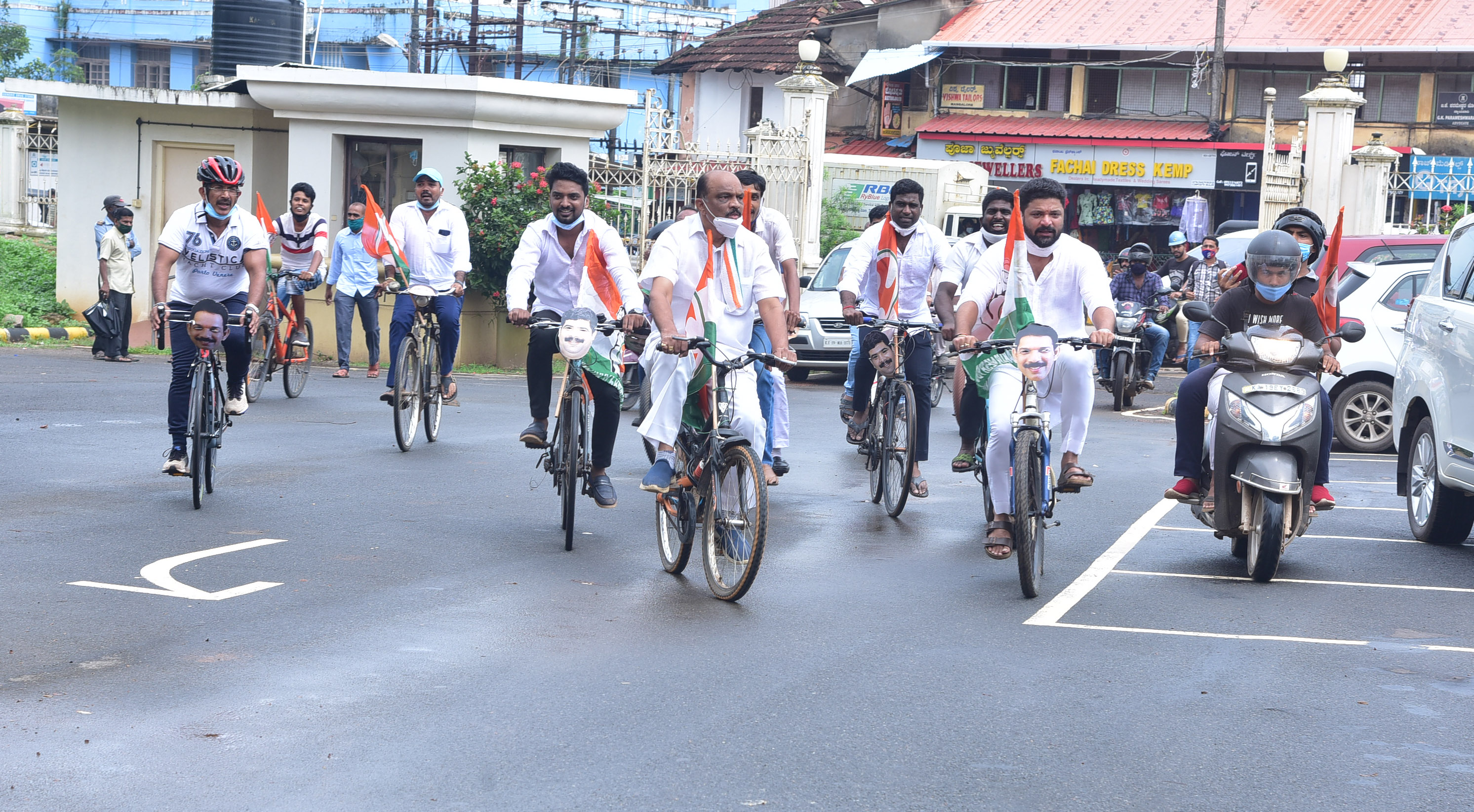 Mangaluru: Congress protests against hike in petrol, diesel prices