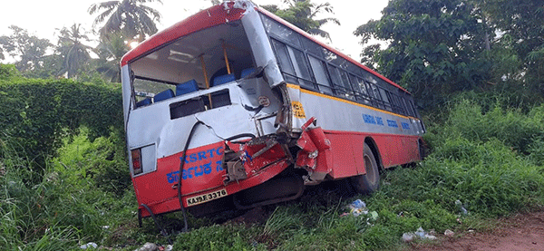 Haleyangadi: At least 12 passengers injured in collision between two KSRTC buses