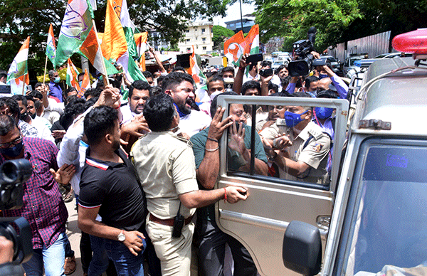 Mangaluru: Congress workers protest CBI raids on DK Shi; police detains several including Mithun Rai