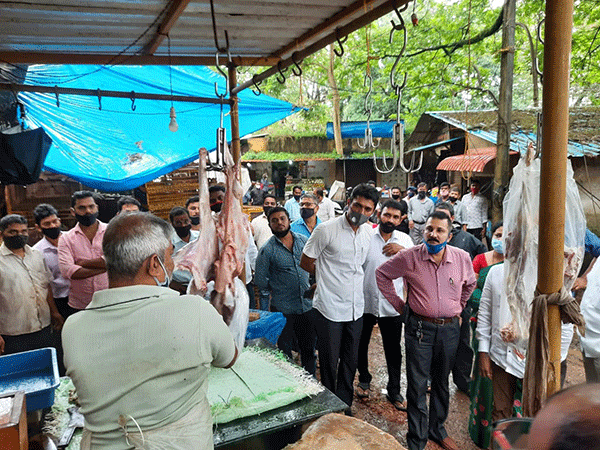 Mangaluru: MCC Mayor leads team of officials to raid meat shops across city