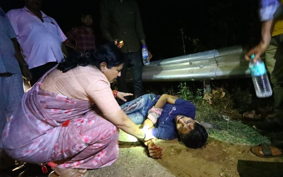 Congress candidate from Uttara Kannada helps injured biker lying on highway
