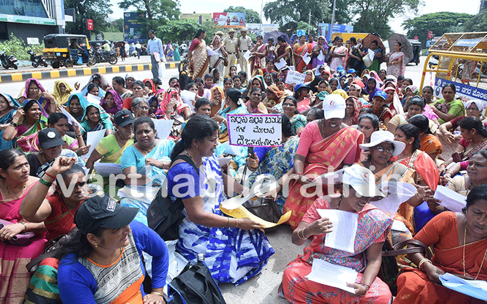 Mangaluru: Booth level officers condemn Election Commission's stand