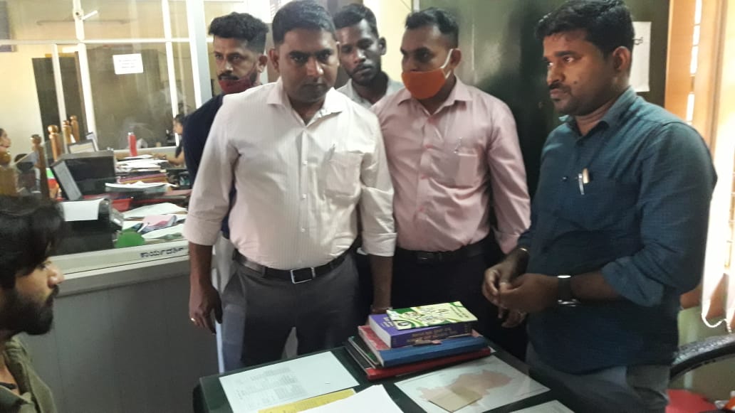 Belthangady: ACB sleuths catch Maladi PDO red-handed while taking bribe