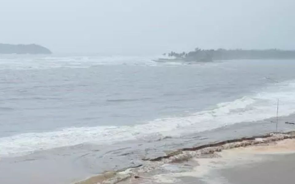 Search on for three people missing on Panambur beach