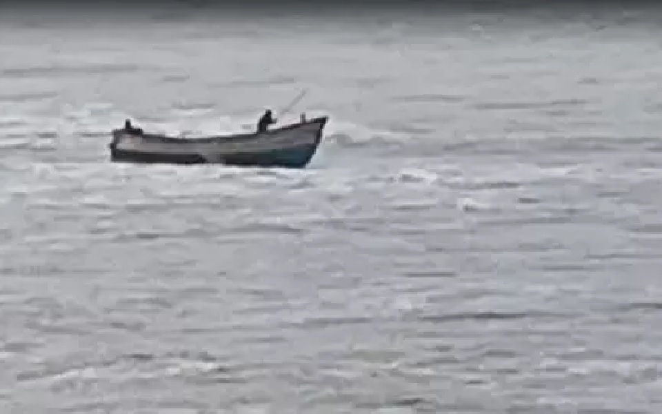 Karwar: One missing after fishing boat capsizes in Aghanashini river