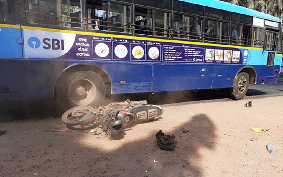 One killed, two others injured as bus hit two-wheeler in Manjeshwar