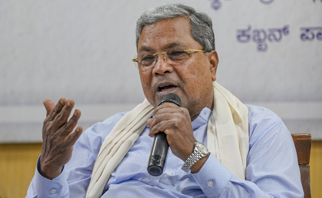 FIR against BJP activists for trying to burn an effigy of CM Siddaramaiah in Manipal