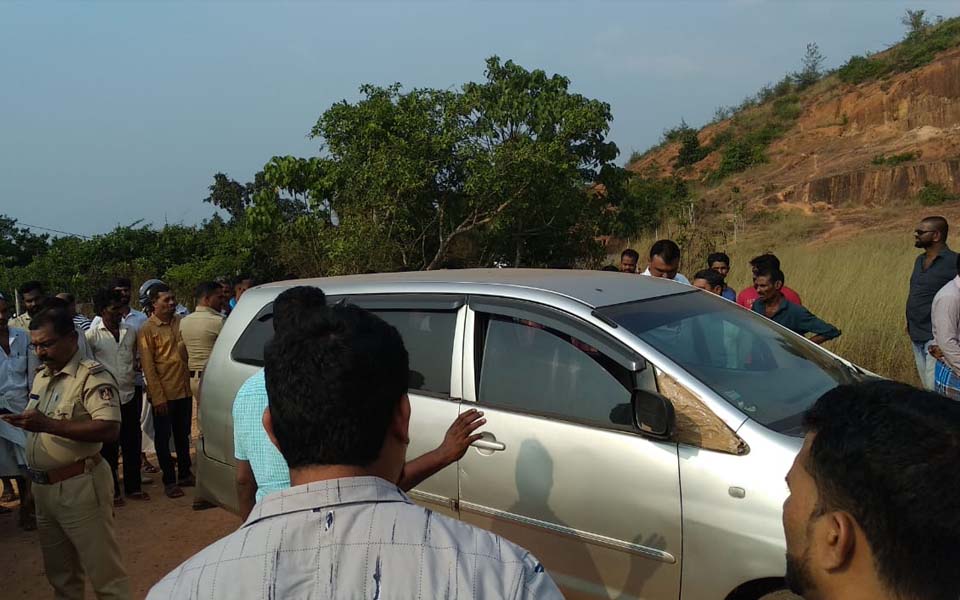 Unidentified man found dead inside car in Bantwal