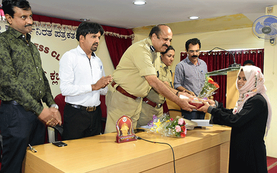 'My district, my dream' essay competition, TR Suresh distributes prizes