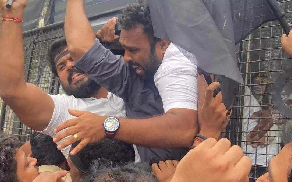 BJP Yuva Morcha workers detained in Mangaluru after attempting to gherao CM Siddaramaiah