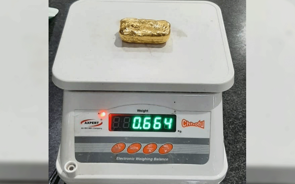 Custom officials at Mangaluru Airport seize gold worth nearly 32 lakh rupees from passenger