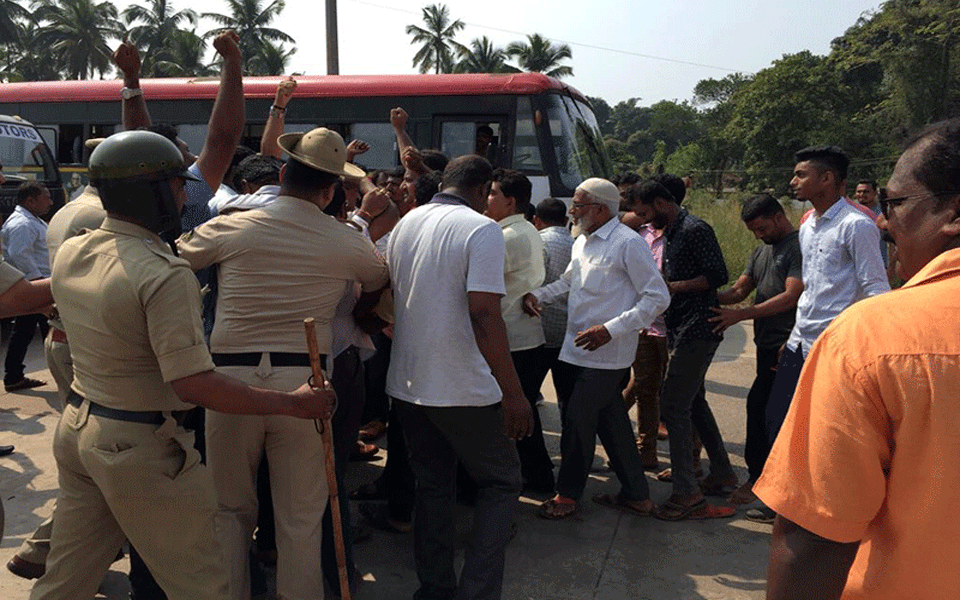 Protest in front of Hajamadi toll gate, detained