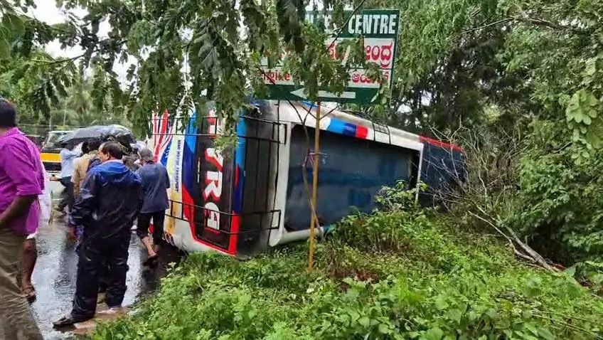 Bus overturns on NH-66 near Udupi; Several passengers sustain minor injuries