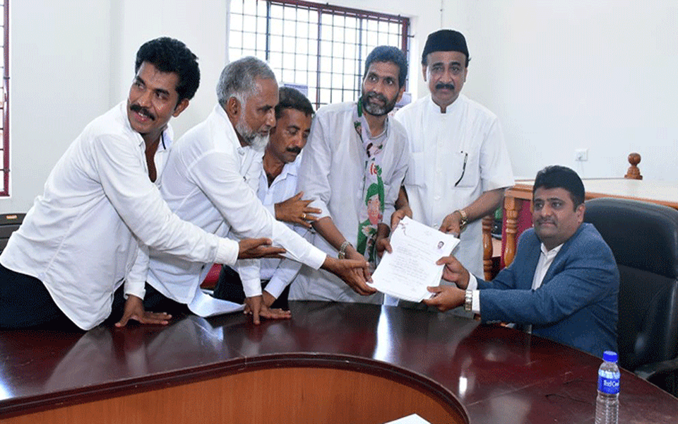 Mangaluru Assembly constituency: JDS candidate K Ashraf submits papers