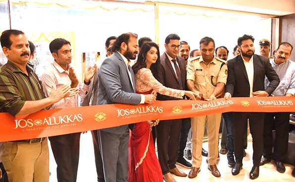 Jos Alukkas inuagurate new showroom in Mangaluru, offers delightful deals to customers