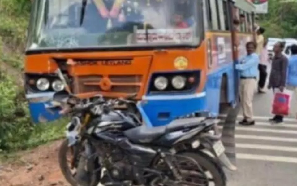 Kabaka | Collision between bus-bike: Father dies, son critically injured
