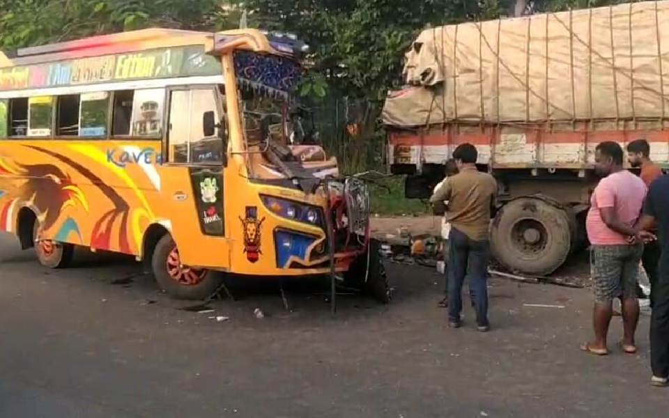 17 people from TN injured as their mini bus hits stationary truck on NH 66 near Kapu