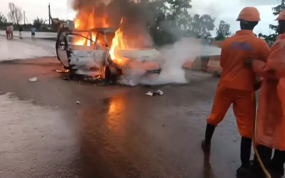 Car gutted in fire on national highway stretch in Kasaragod; passengers escape danger