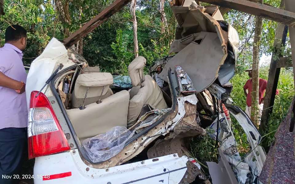 Seven hurt after SUV collides with truck in Kundapura