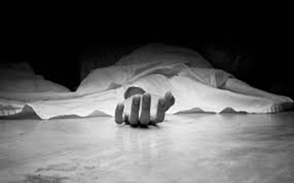 Bikarnakatte: Pregnant woman commits suicide