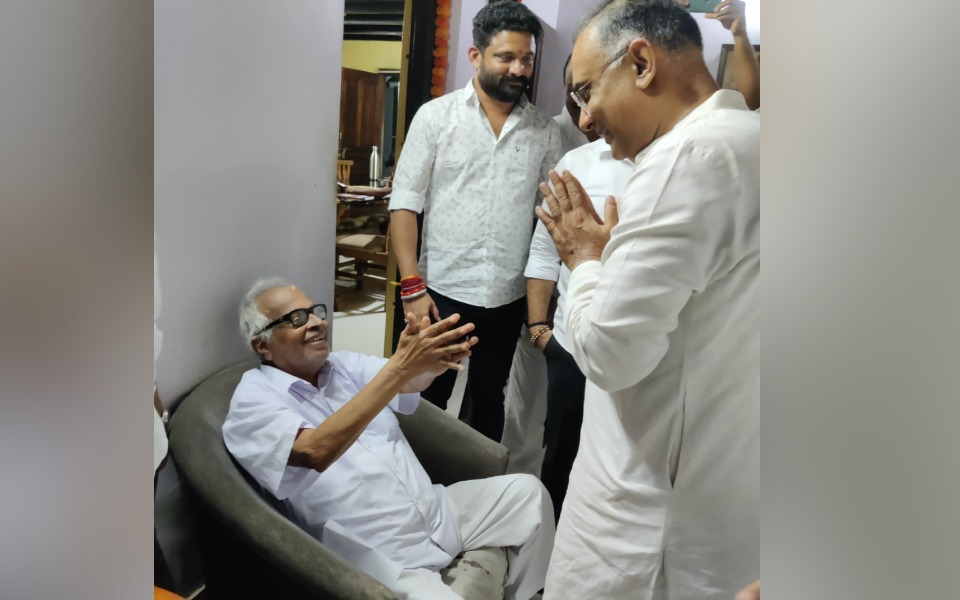 Karnataka Health Minister Dinesh Gundu Rao calls on Janardhan Poojary