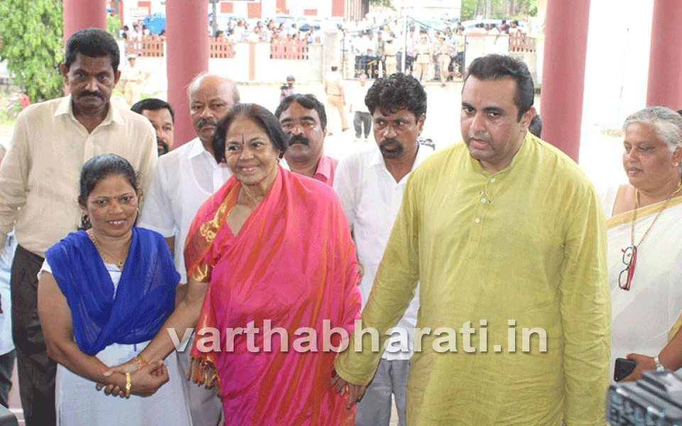 Pramod Madhawaraj takes mother for filing nomination