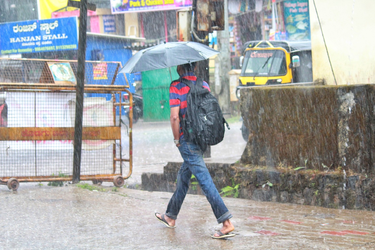 Heavy rains predicted in Coastal Karnataka for two more days; Winds, thunderstorm likely
