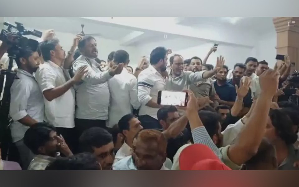 Mangaluru: Congress Minority leaders in DK resign en masse over serial murders, Govt inaction