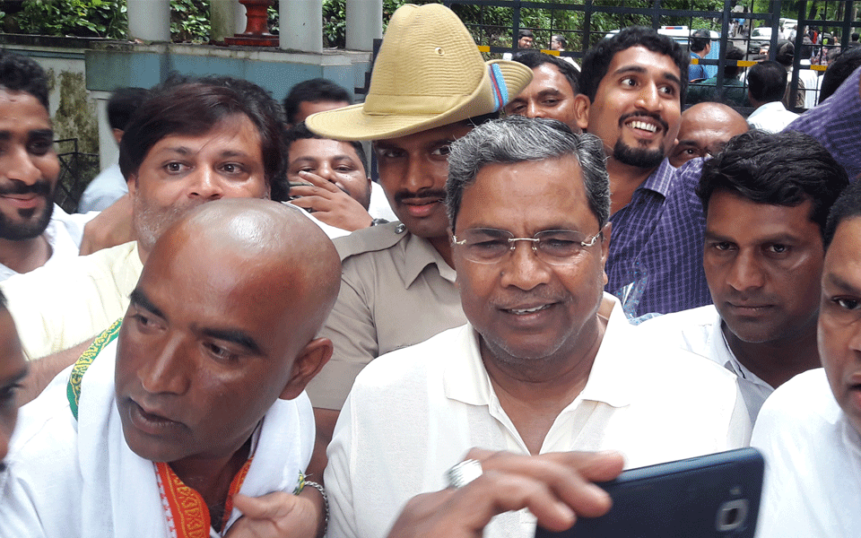 Group led by Minister Jarkiholi arrive Dharmasthala to meet Siddaramaiah