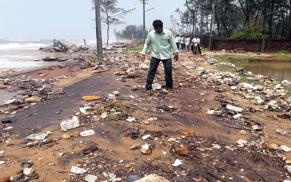 Titli cyclone effect: Turbulence in coastal sea