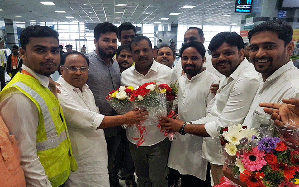 New minister UT Khader arrives in Mangaluru to grand welcome