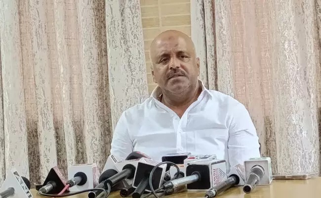 Speaker U.T. Khader demands high-level probe against former Police Commissioner, SP in DK