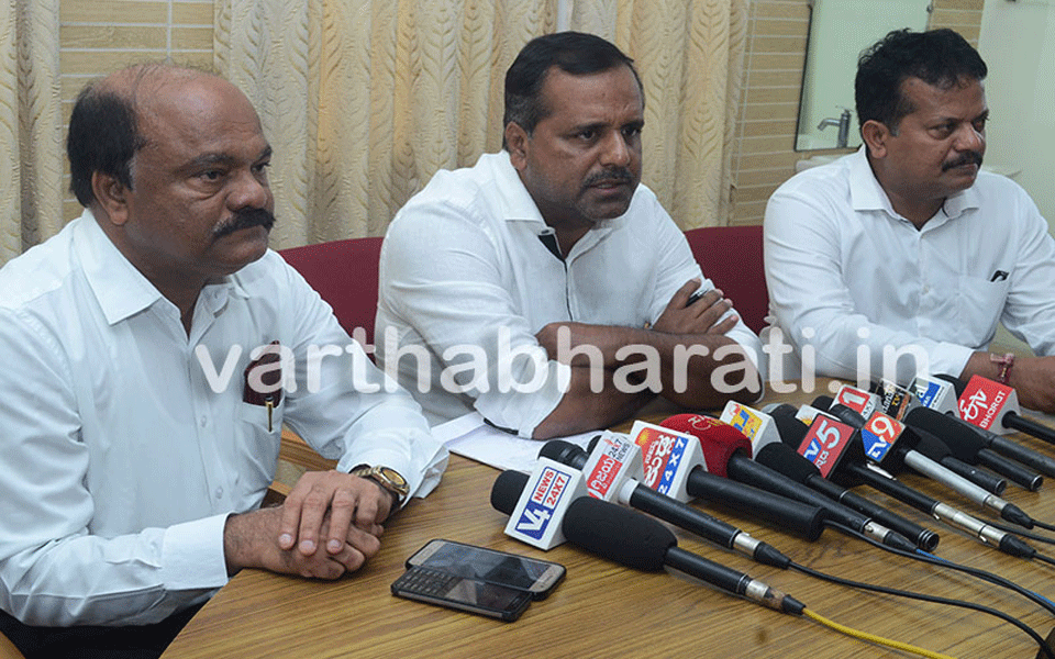 No cut in Dasara Holidays: Minister Khader