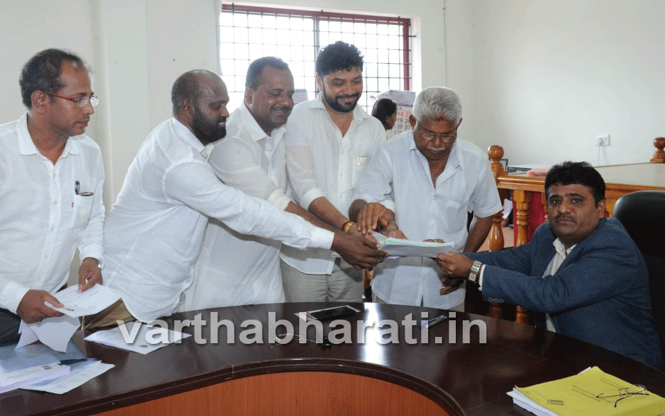 UT Khader files nomination papers from Mangaluru constituency