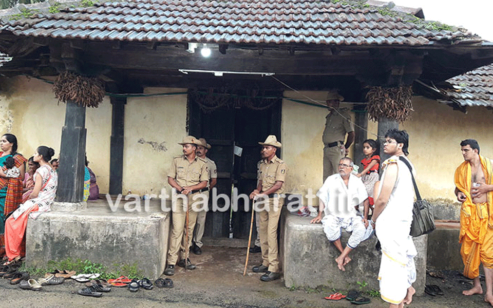 Suspicious death of Shiroor seer: Police take over rooms of Shiroor Moola Mutt