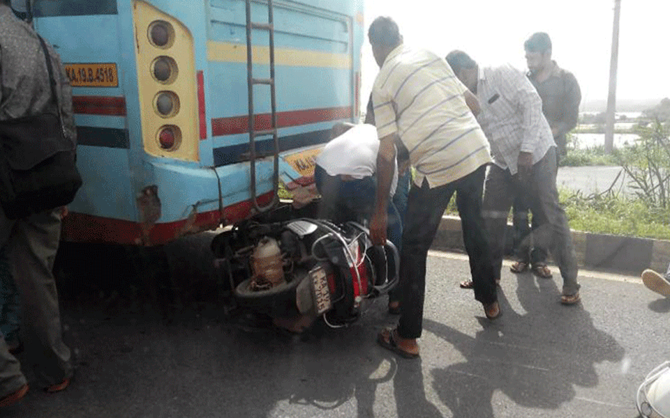 Collision on Ullal Bridge: Moped rider injured