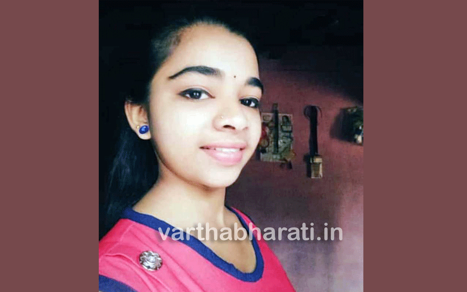 Girl student hangs herself in Subramanya