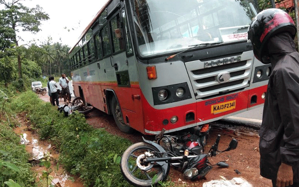 Bike-bus collides in Mardala: Rider injured