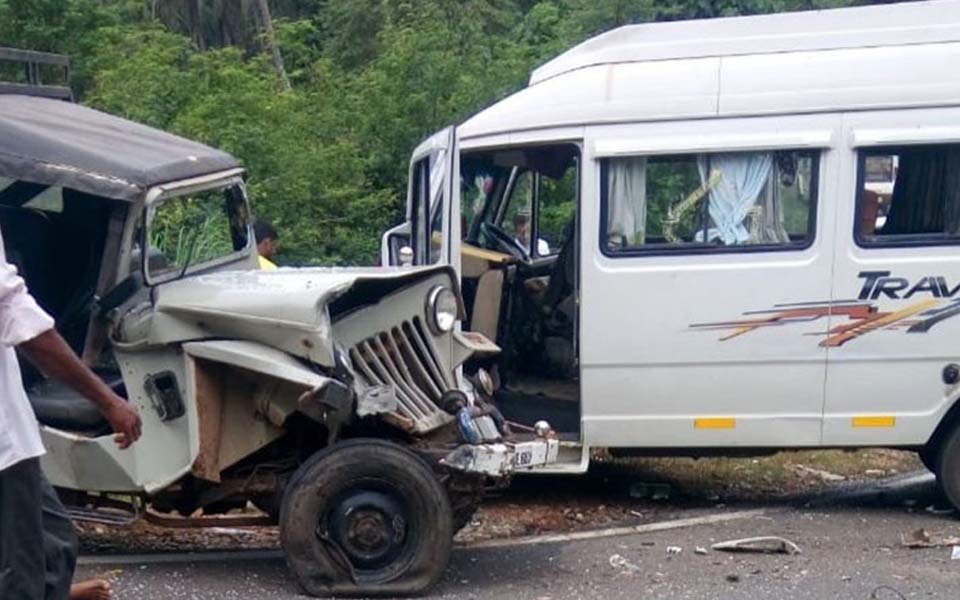 Kadaba: Seven critically injured in Jeep-Tempo Traveller collision