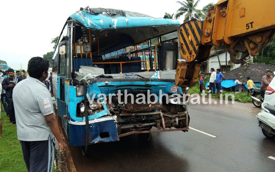 Thokkottu: Private bus, KSRTC bus collides; 15 injured