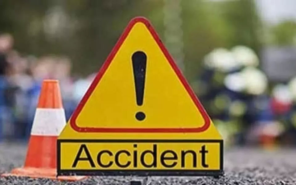 Boluvar : Car knocks down pedestrian