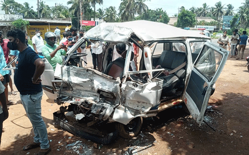 Mangaluru: Two Youngsters Killed, Another Critical In Tragic Road ...