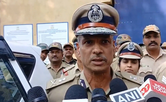Prisons DGP Alok Kumar reviews security, reforms at Mangaluru Jail