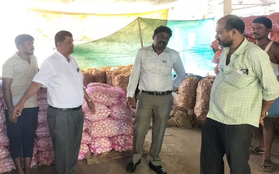 Udupi city Municipality seizes 12 tonnes garlic for inspection