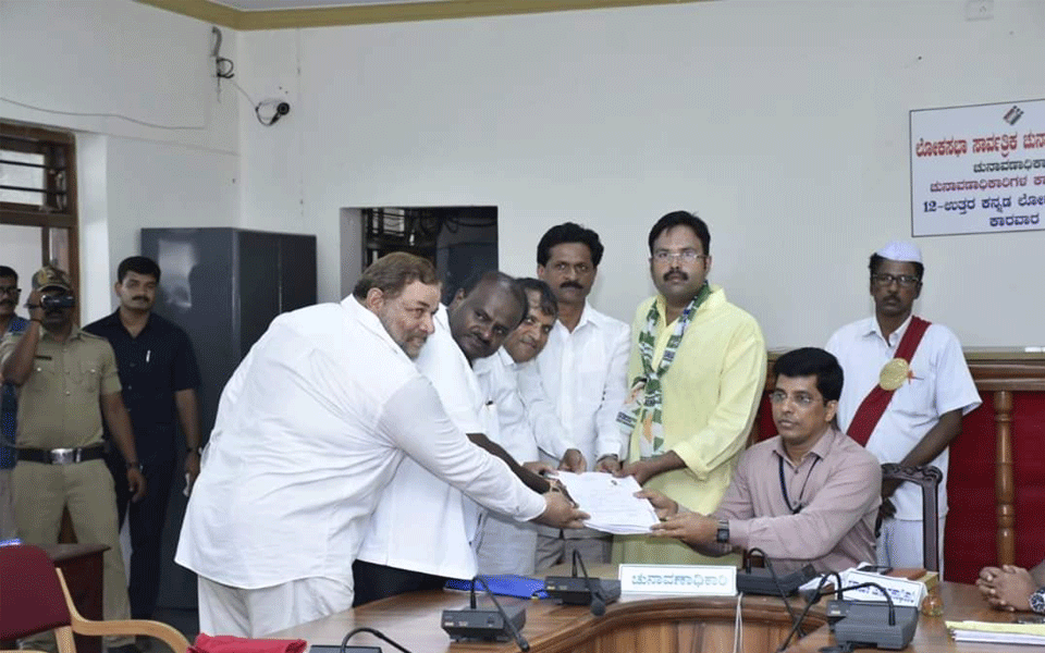 Accompanied by CM Kumaraswamy, Uttara Kannada JD(S) candidate Anand Asnotikar files nomination