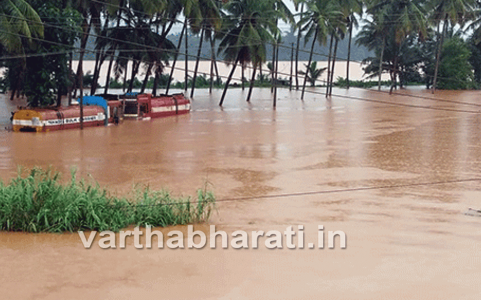 200 houses flooded, more than 1000 people affected due to rain in Bantwal