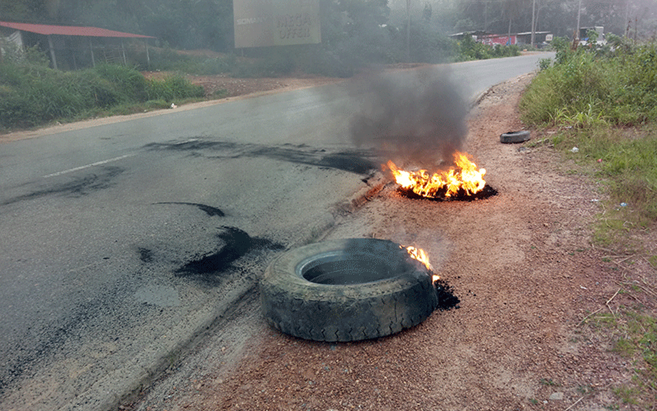 Stones pelted at buses on BC Road