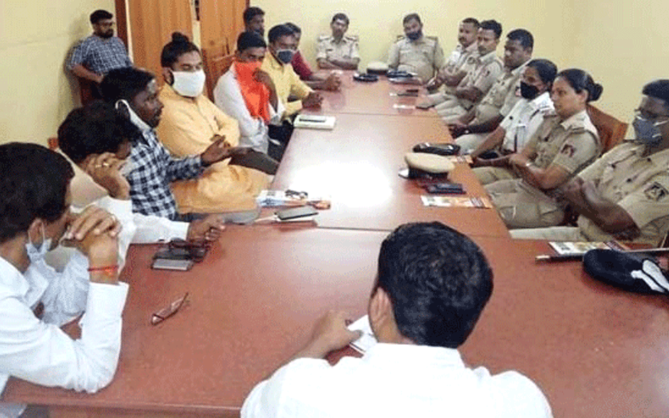 Sangh Parivar leaders attend MLA Harish Punja's meeting with Police dept over cattle theft issue